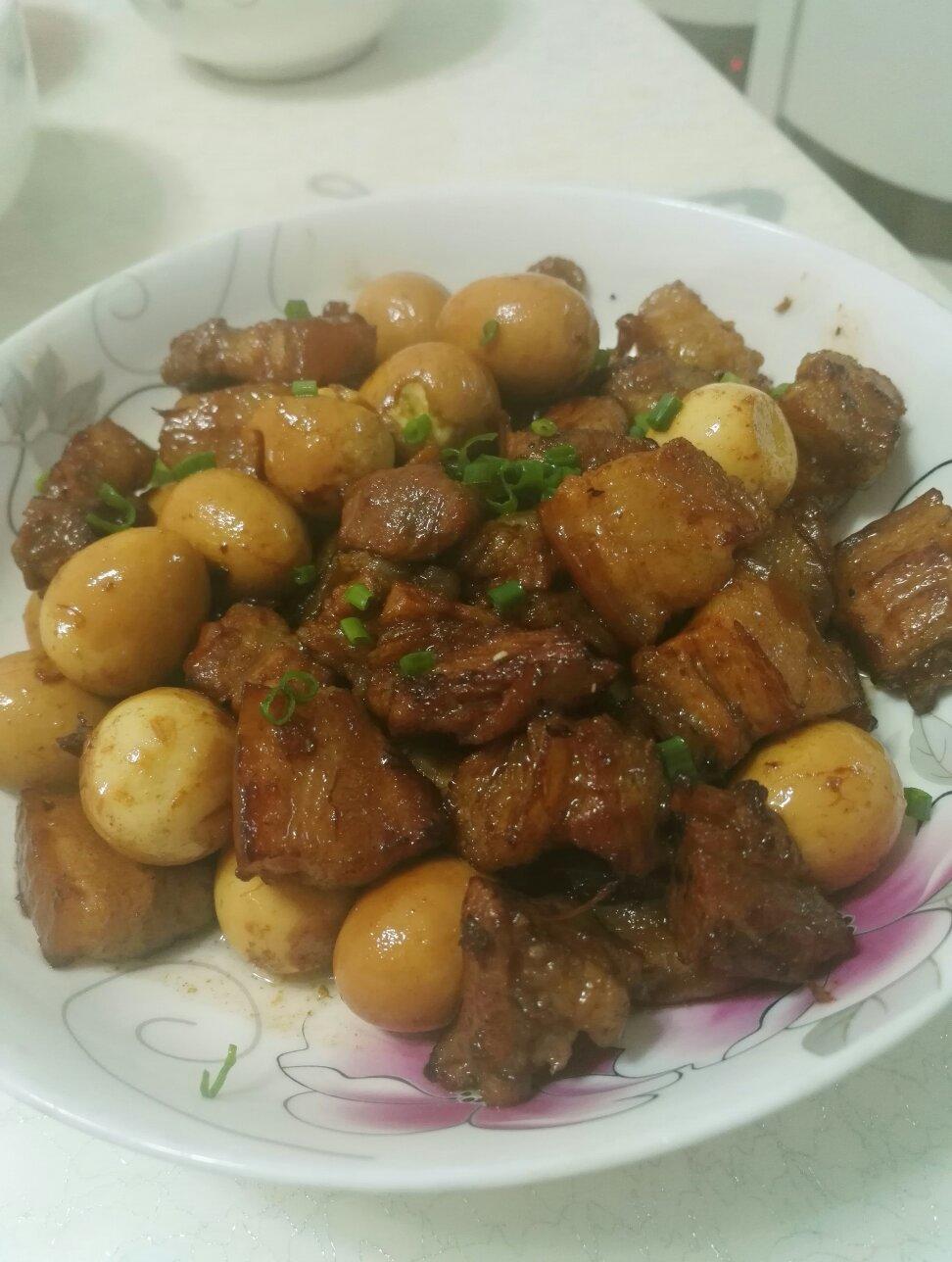 加了鹌鹑蛋后，这盘红烧肉，美味的逆天啦——鹌鹑蛋烧肉（孔瑶食谱）
