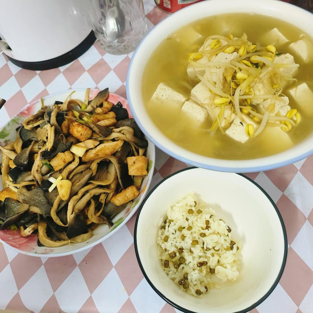 豆芽豆腐汤