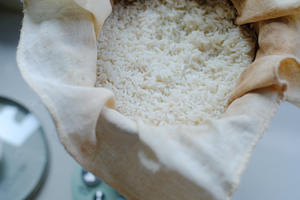 卤肉风味糯米烧麦（北鼎养生壶菜谱）的做法 步骤2