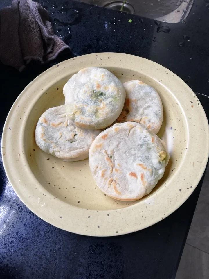 吹弹可破的韭菜盒子