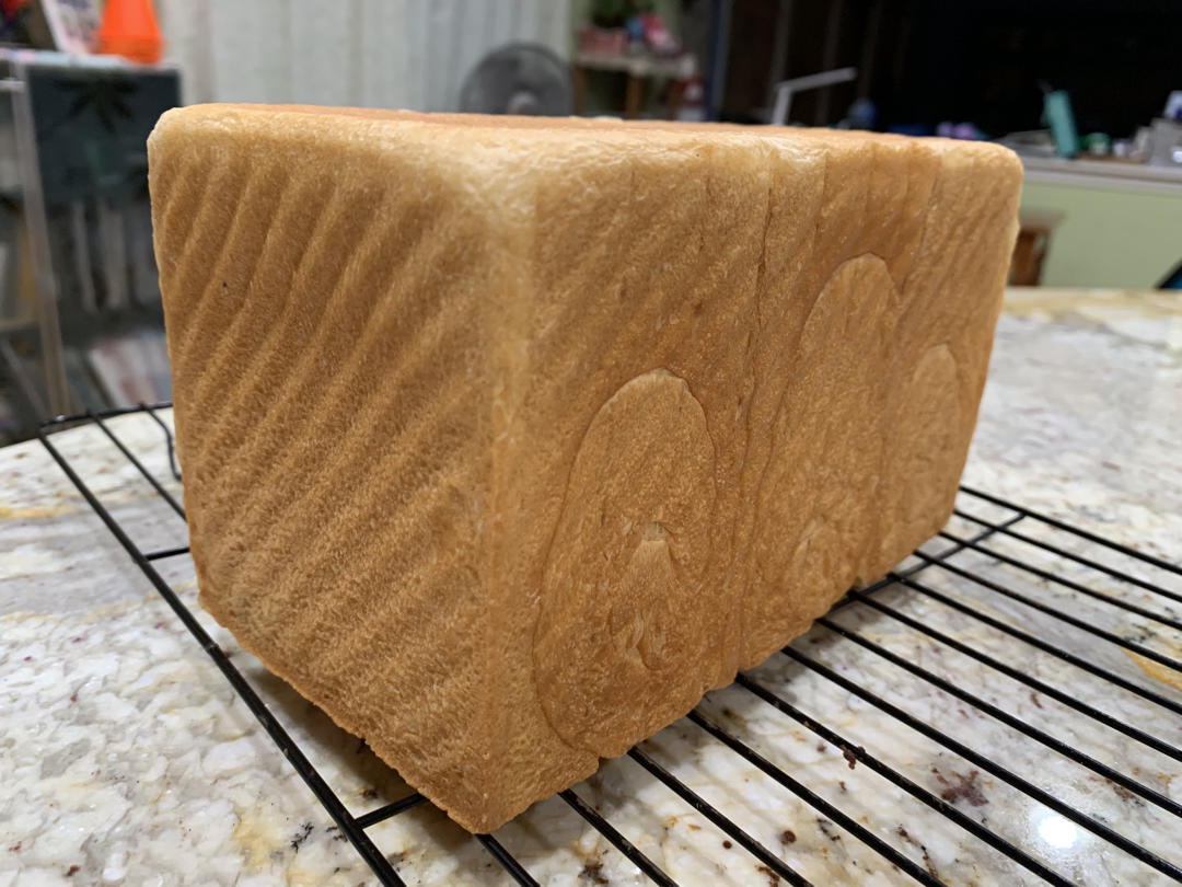 像吻到棉花的炼乳吐司