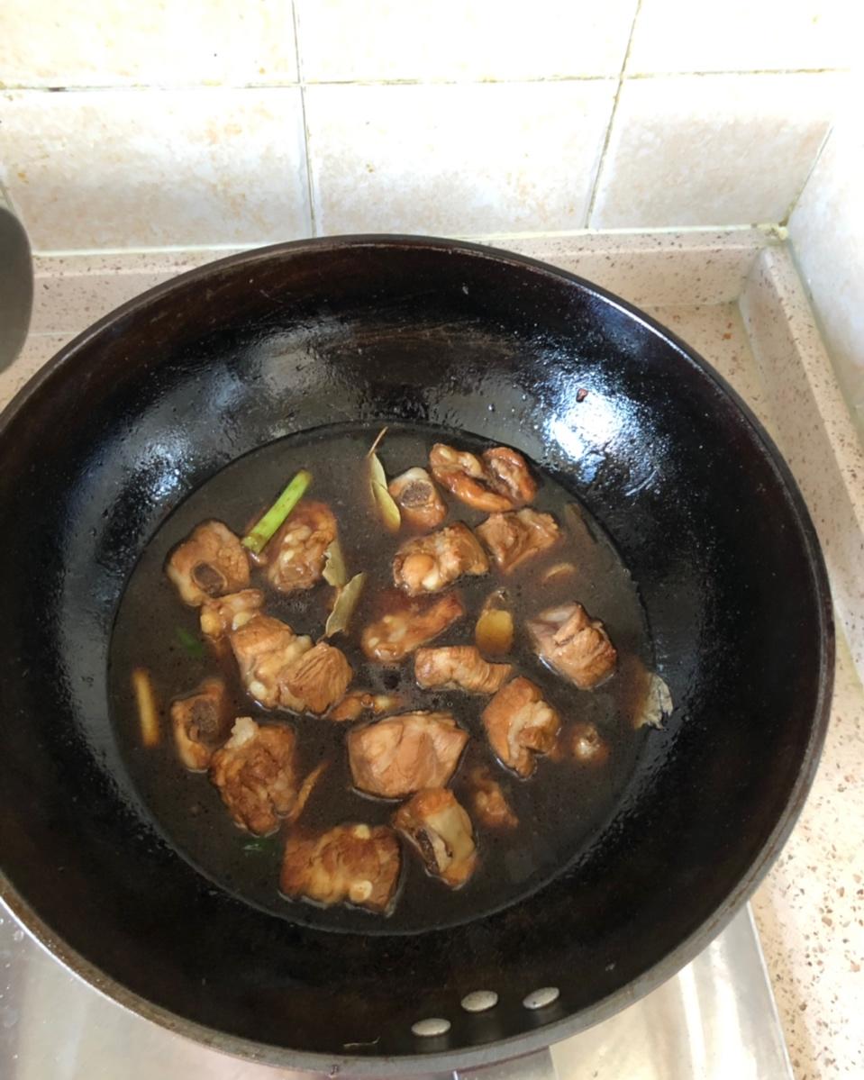 红烧排骨土豆