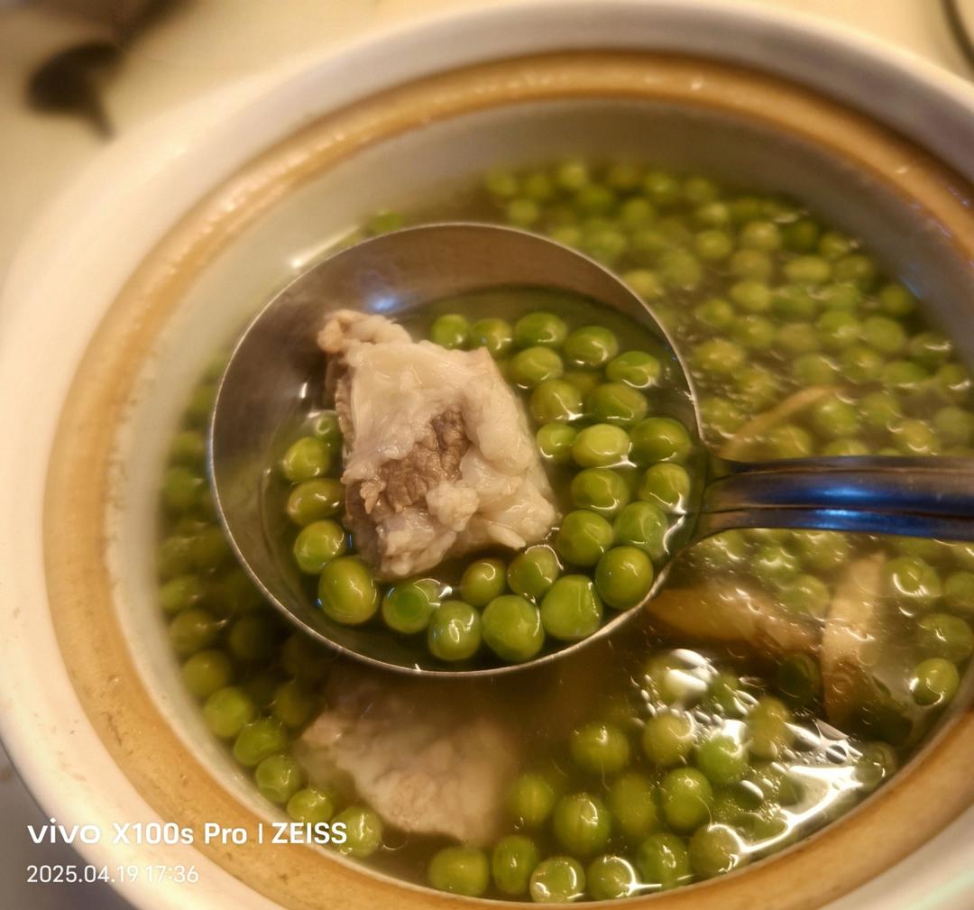 大猪蹄子炖青豆