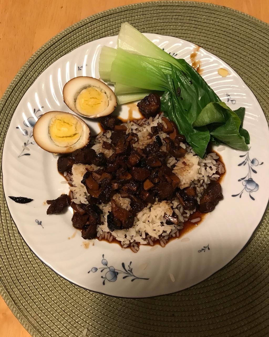 洋葱酥卤肉饭