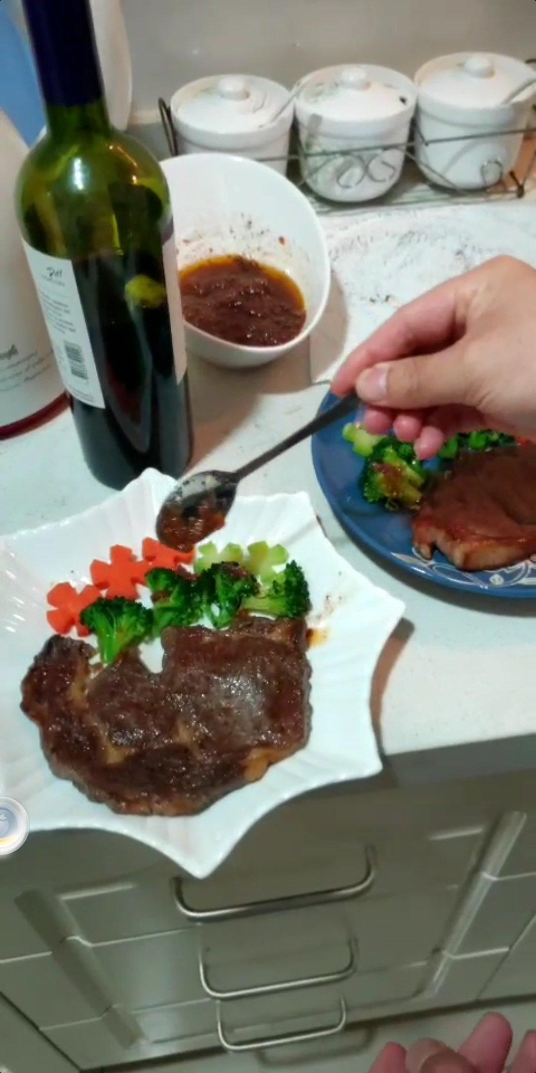 黑椒牛排（配酱汁做法）