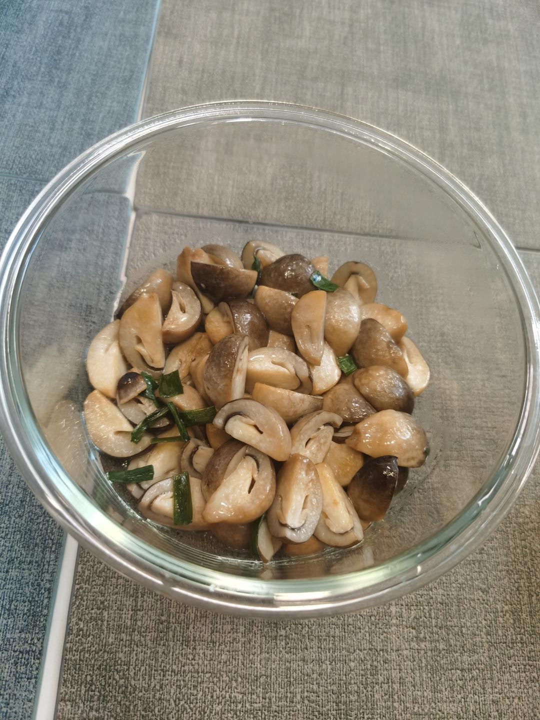 蚝油草菇