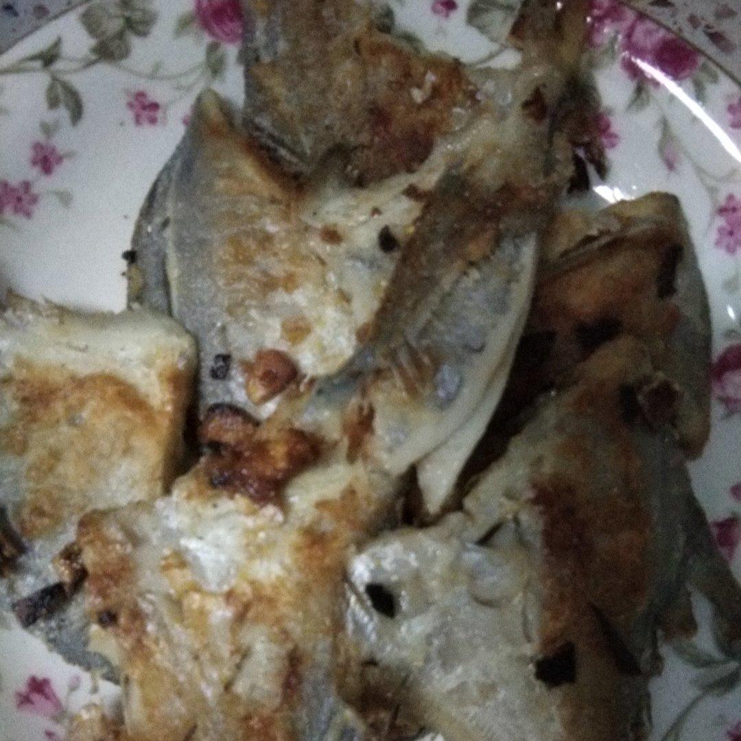 干煎椒盐鲳鱼