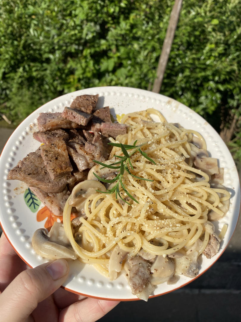 奶油蘑菇培根意大利面