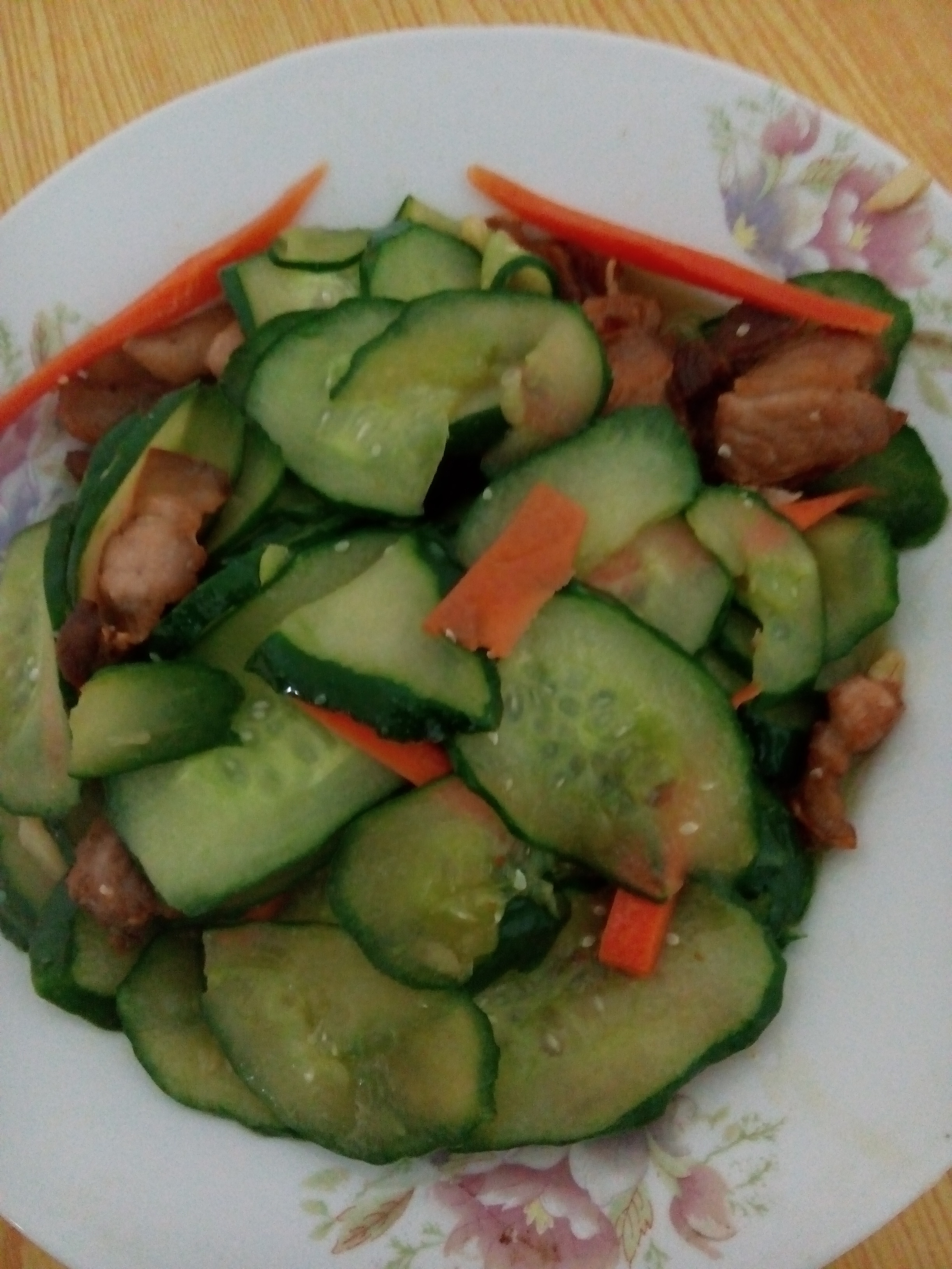 胡萝卜青瓜炒肉片