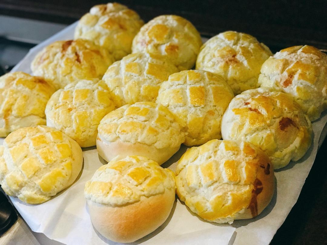 mesomeso做的好吃到炸裂的港式菠萝包(附带制作酥皮的小视频)