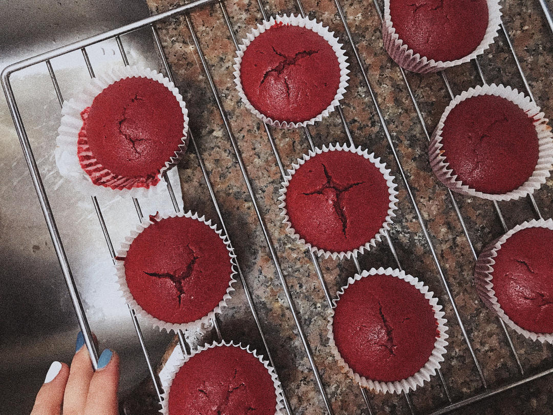 爆浆红丝绒纸杯蛋糕