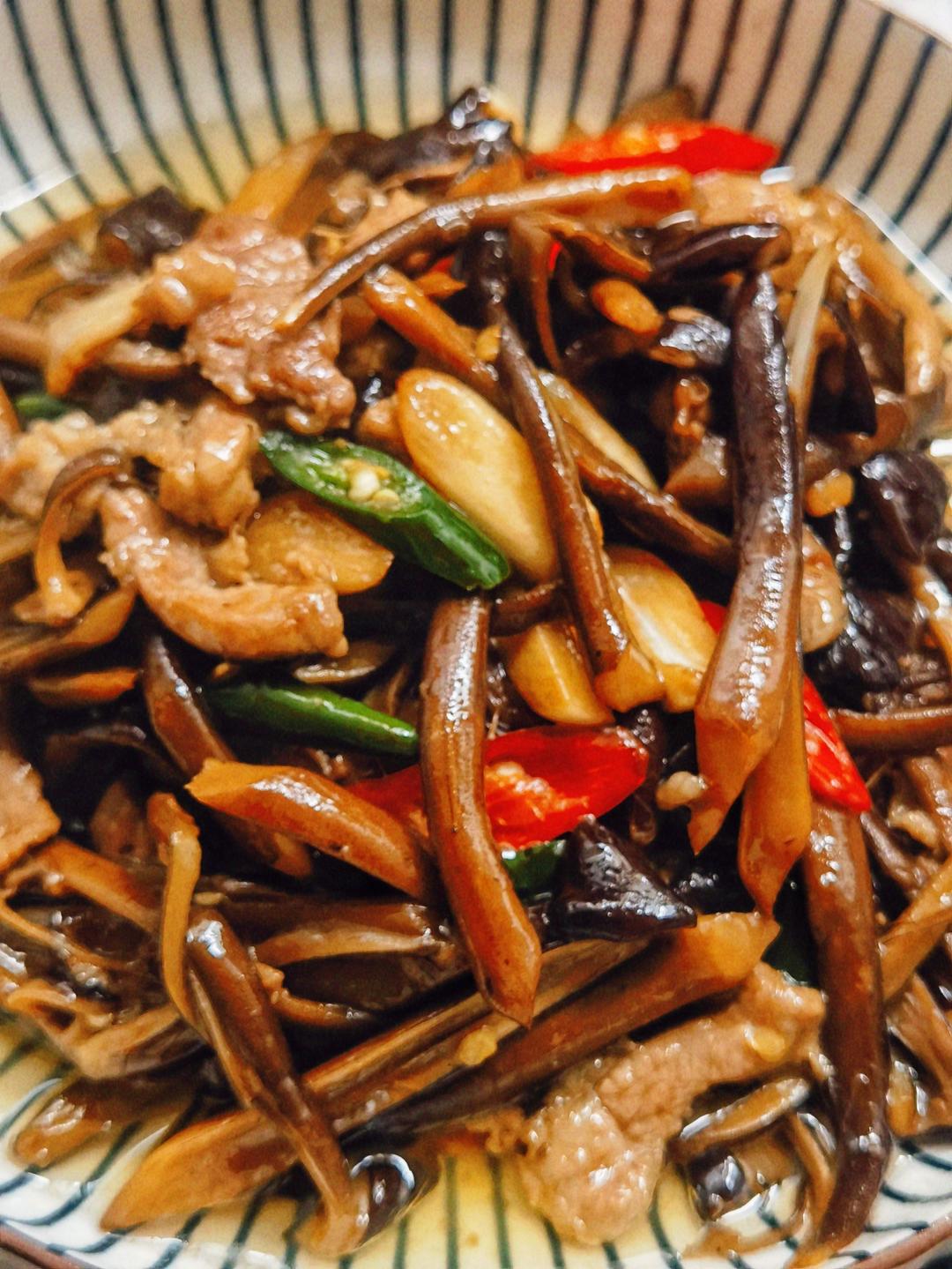 黑皮鸡枞菌炒肉