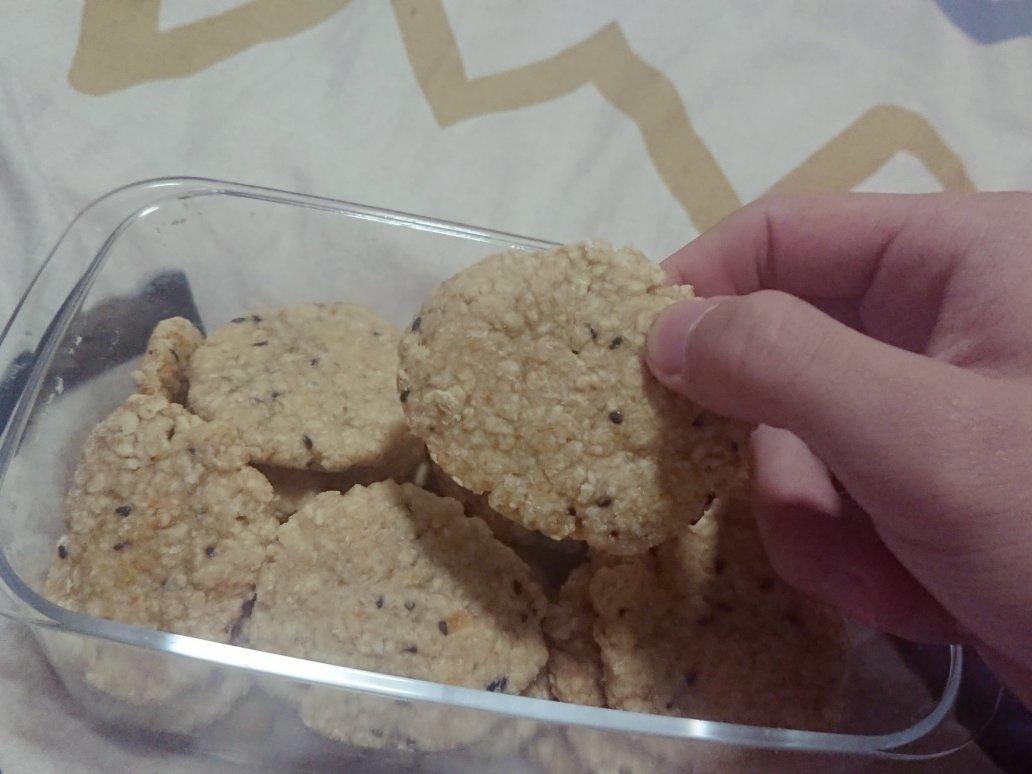 素食:有机燕麦芝麻大饼干