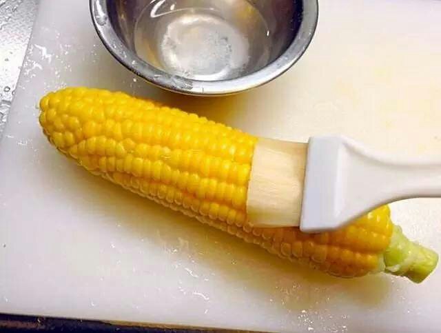 煮玉米的做法 步骤6