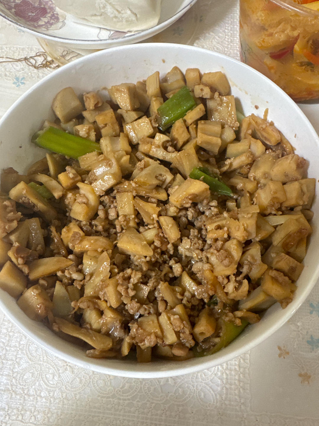 我是做梦也没想到，莲藕这样简单的炒一下，会这么脆嫩爽口，好吃又下饭