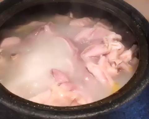 白胡椒猪肚鸡汤的做法