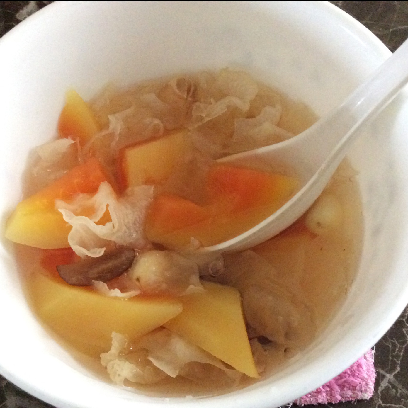 红枣木瓜银耳汤