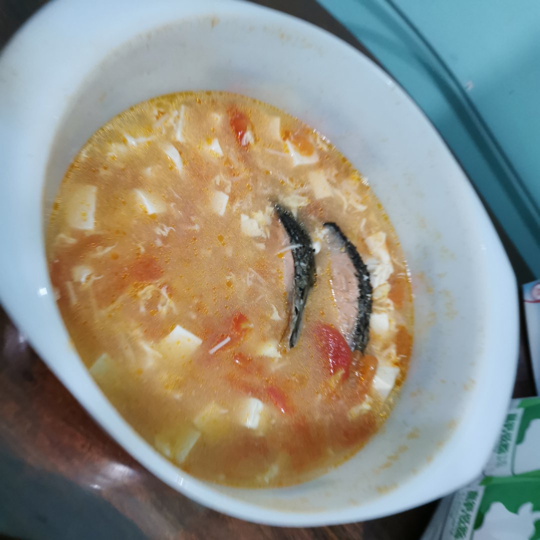 营养美味的番茄三文鱼头汤