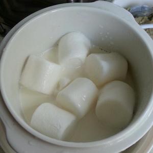 棉花糖牛奶布丁的做法 步骤2