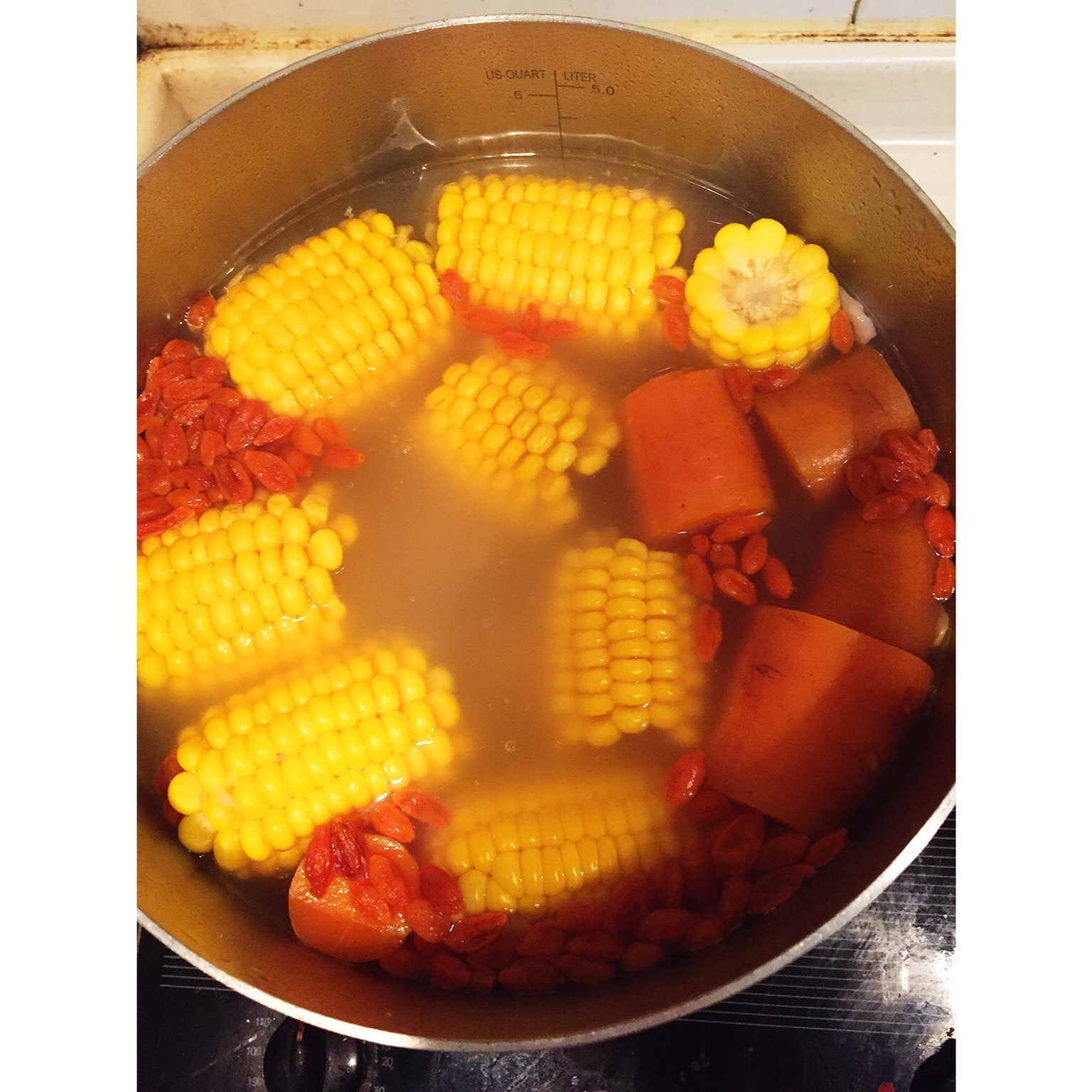 玉米胡萝卜棒骨汤的做法