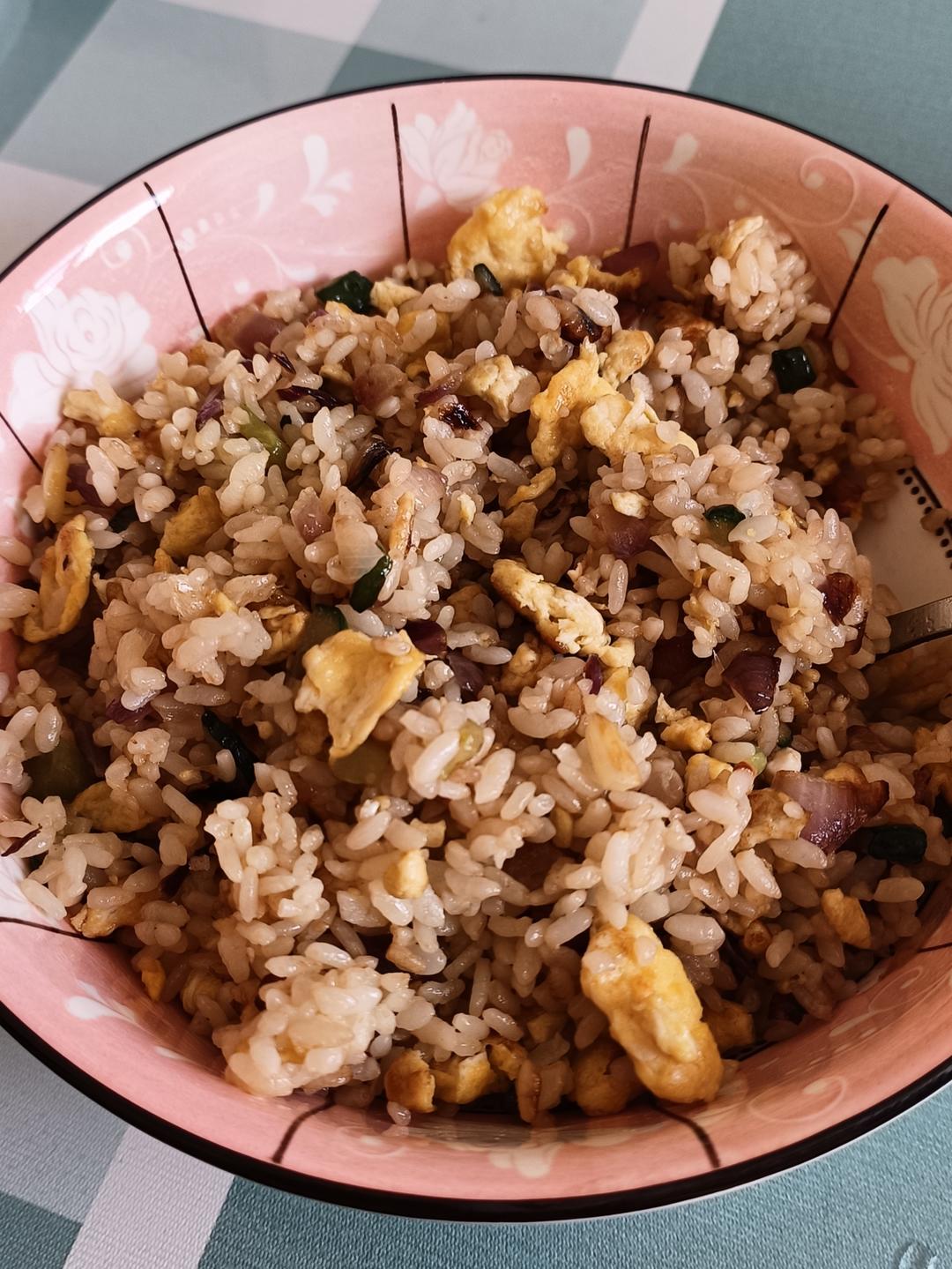 不油腻的洋葱炒饭