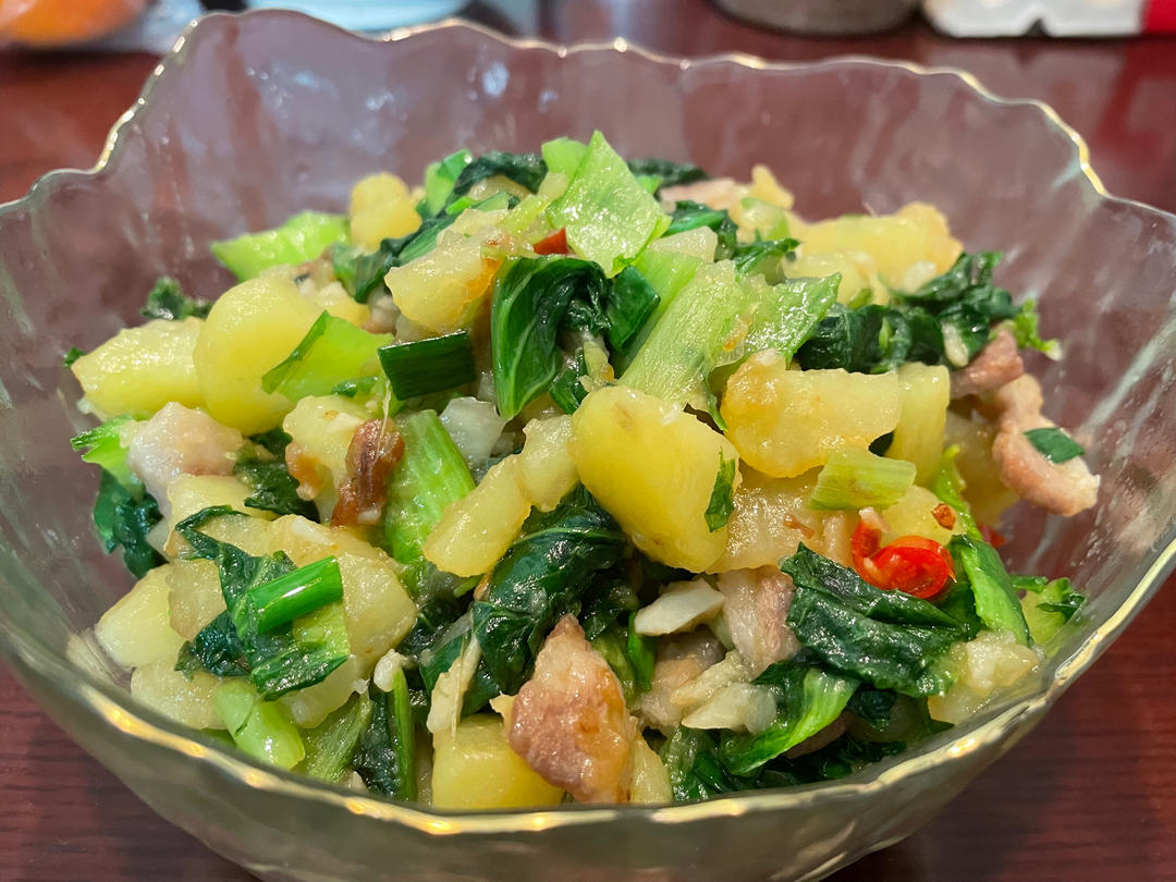 超级下饭的土豆烩小白菜