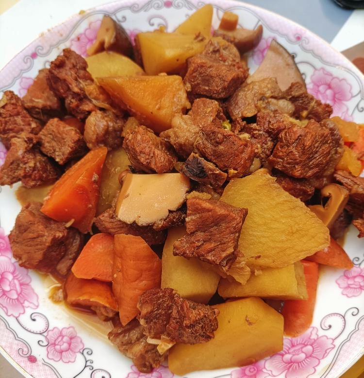 不放油的土豆炖牛肉的做法