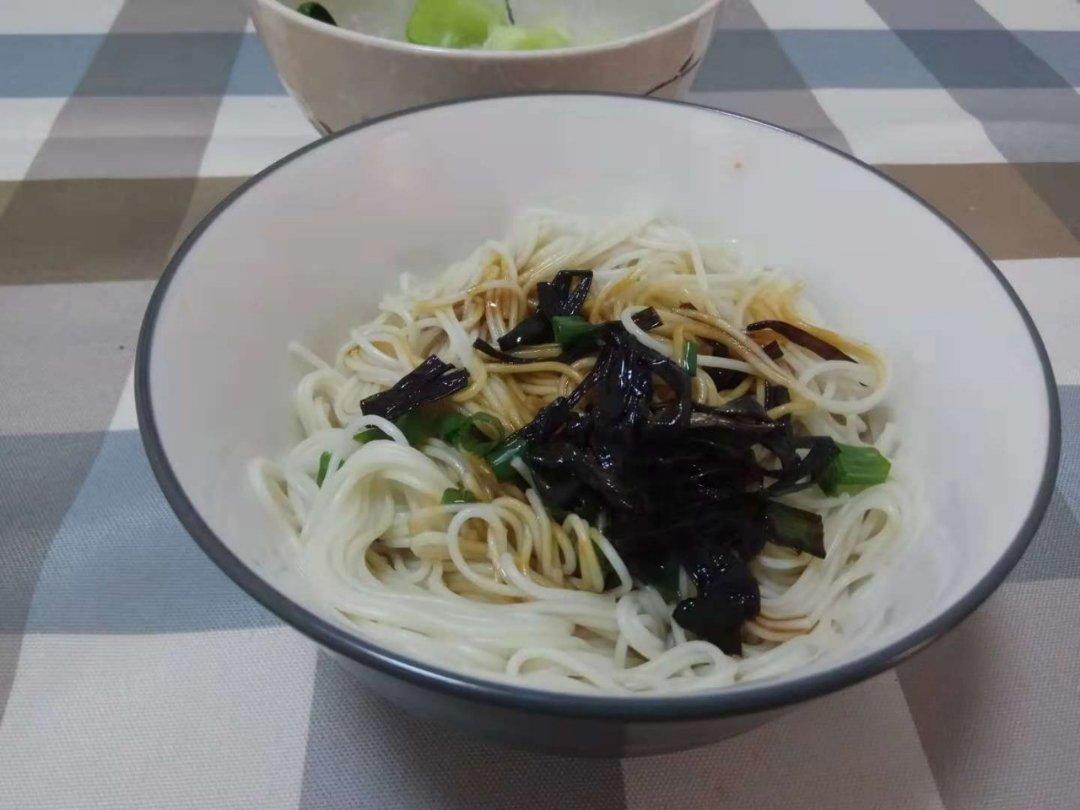 简单好吃的葱油面