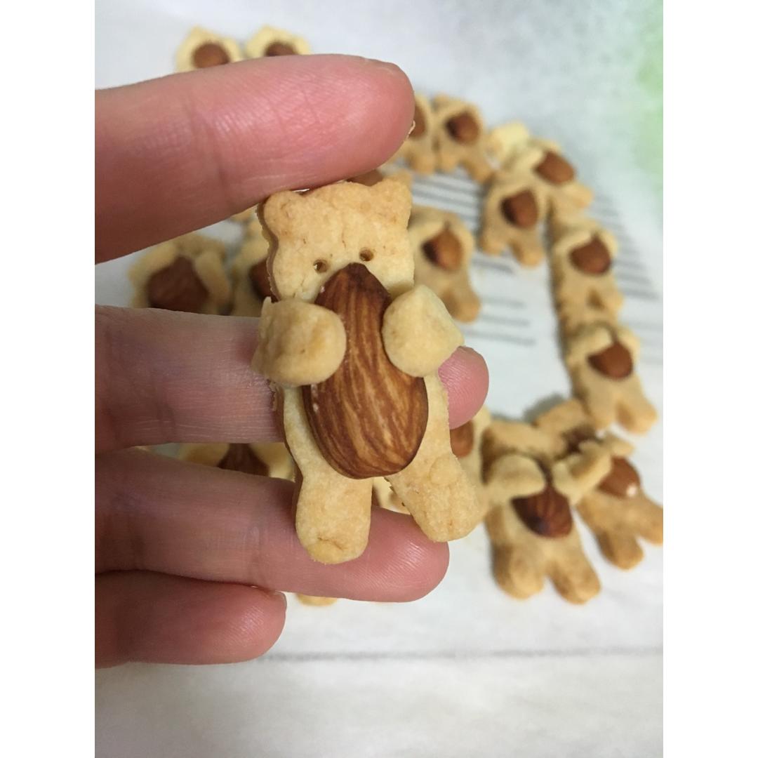 抱杏仁的小熊（造型饼干）