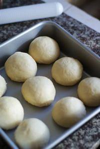【天然酵母奶油小餐包】快速搞定的超柔软小面包的做法 步骤2