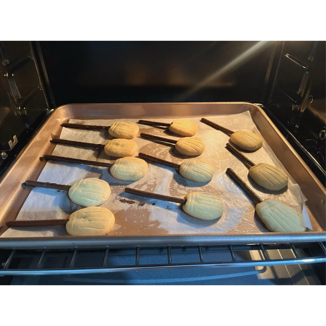 万圣节!女巫的扫帚饼干