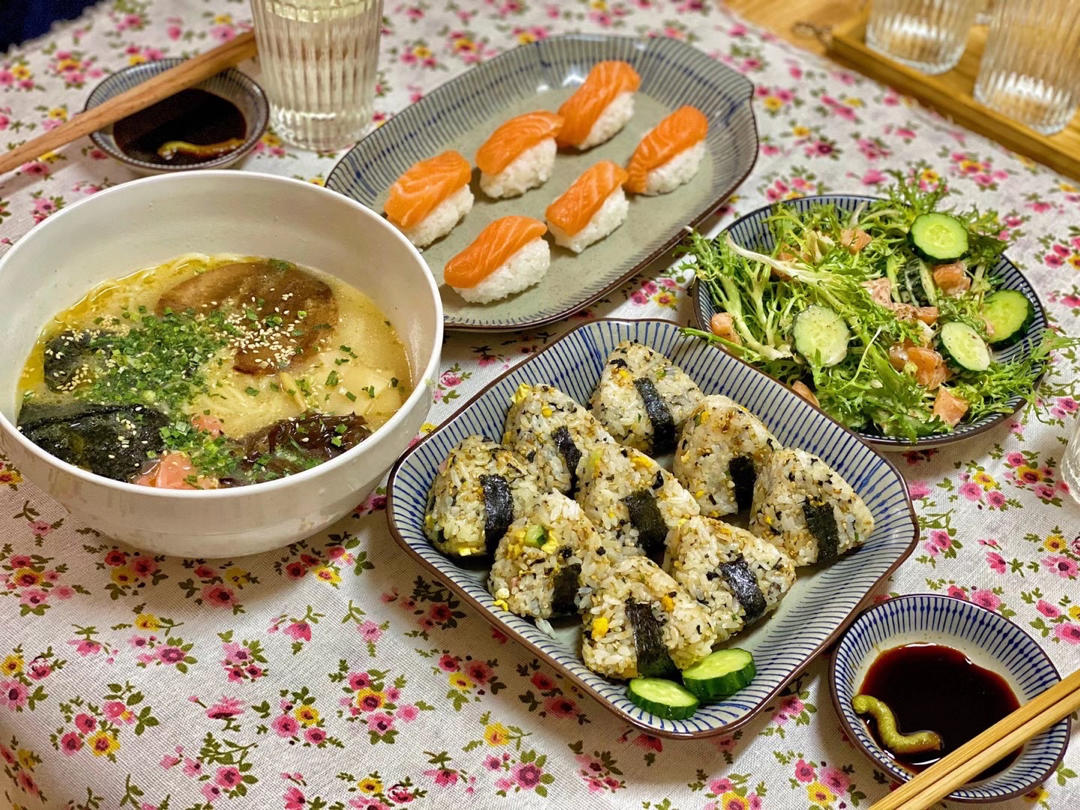 肉松饭团