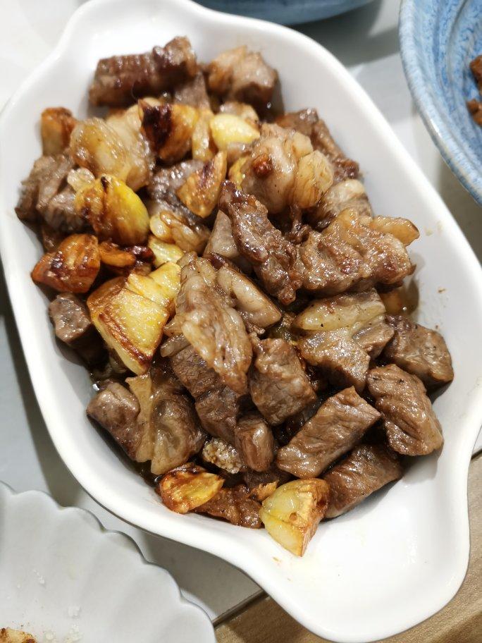 复刻天津桂园餐厅的黑蒜子牛肉粒