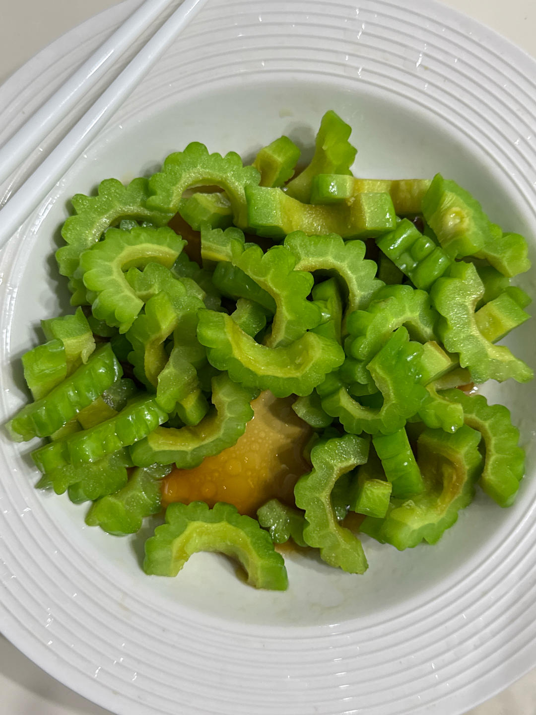凉拌苦瓜(色碧、味脆)