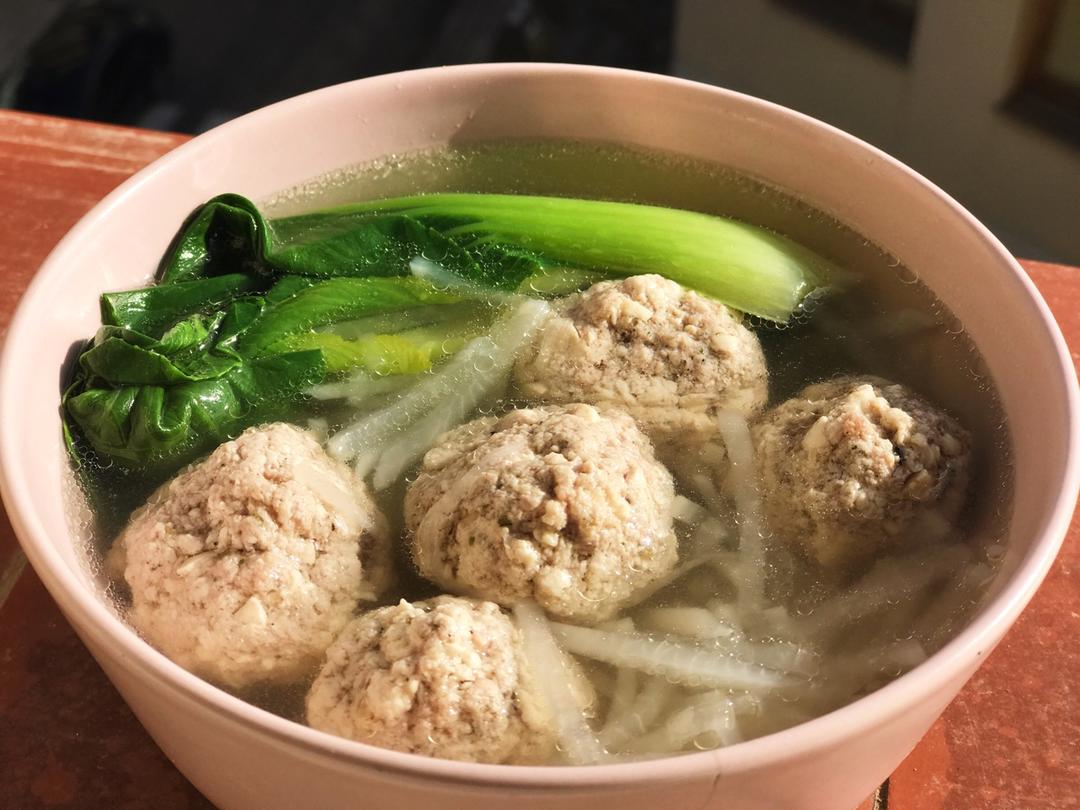【10分钟系列】白萝卜豆腐圆子汤