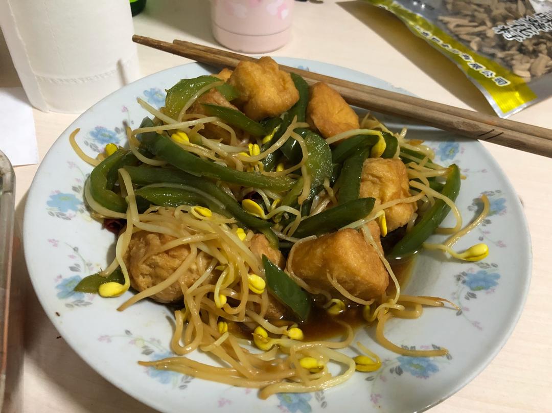 黄豆芽炒油豆腐