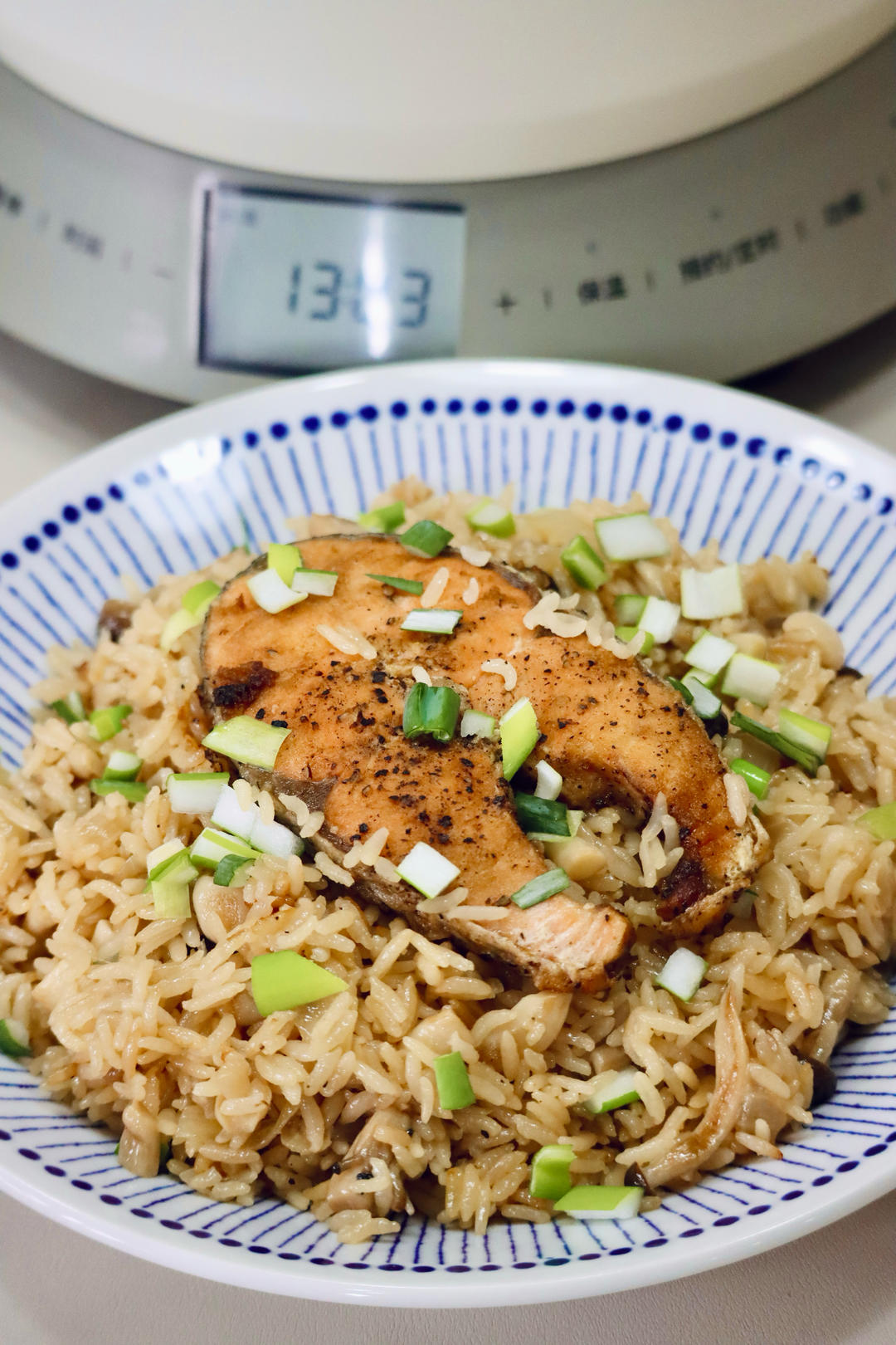 三文鱼蘑菇焖饭～电饭煲菜谱