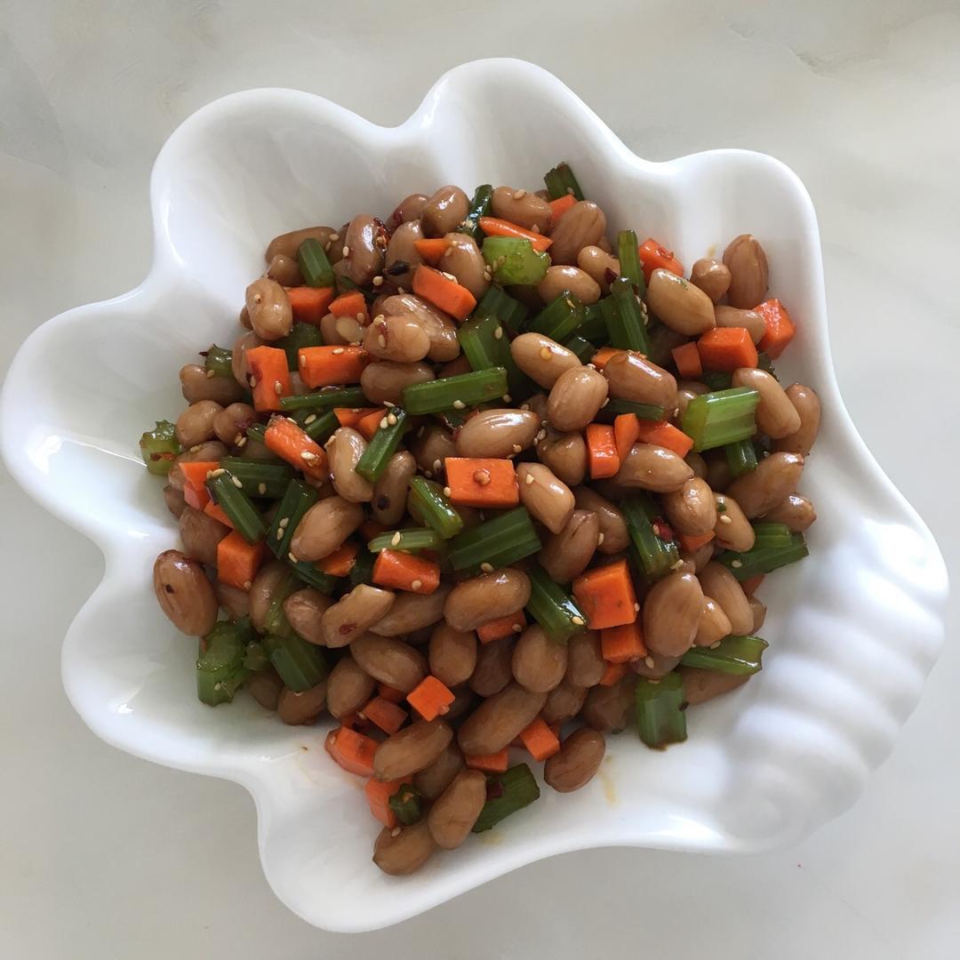 凉拌芹菜花生米胡萝卜