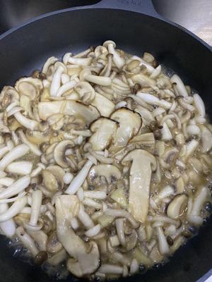 松茸菌菇蛋花汤（半小时快手菜）的做法 步骤3