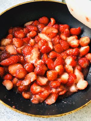 无添加草莓酱（消耗碰坏草莓）的做法 步骤1