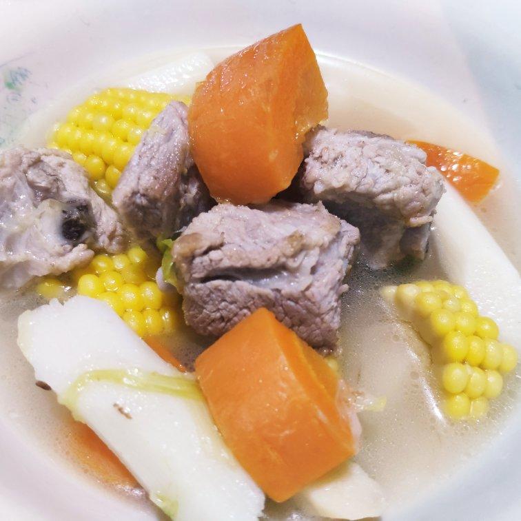 连吃三碗的玉米山药排骨汤