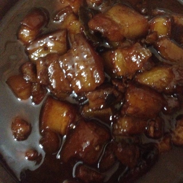 吃着碗里望着锅里的红烧肉