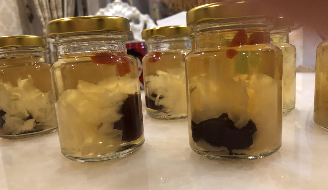 【甜蜜工坊】银耳莲子汤