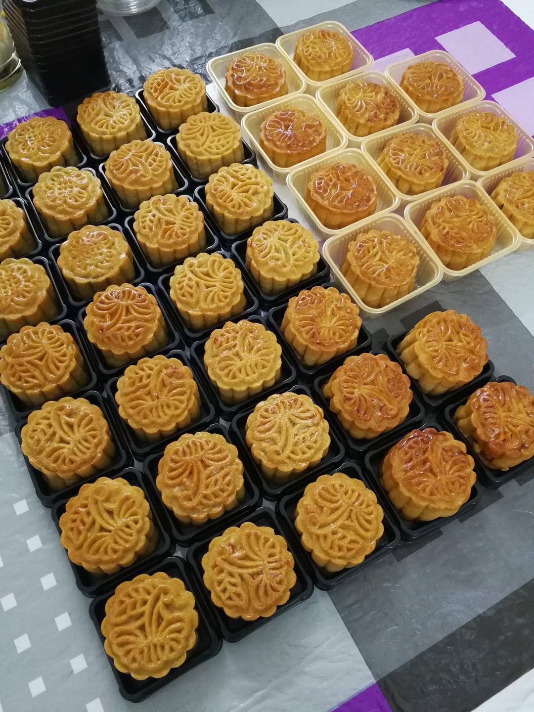 广式月饼—蛋黄莲蓉月饼