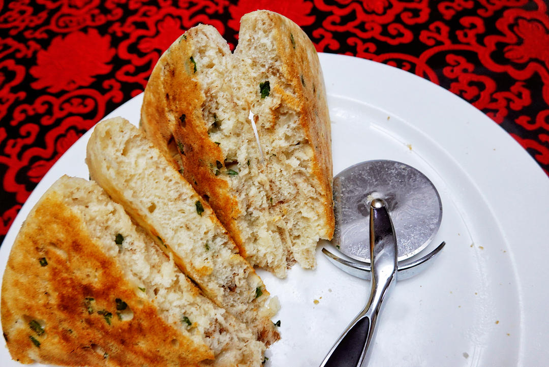 简单、不沾手的免揉隔夜发酵-宣软发面大饼（电饼铛-素食）