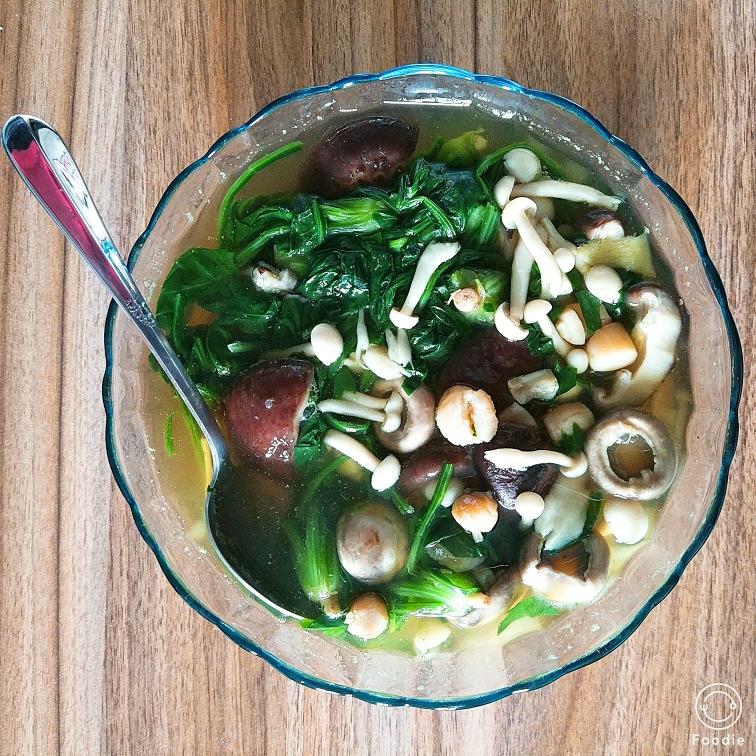 菠菜菌菇干贝汤