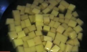 雪菜米豆腐丁的做法 步骤7