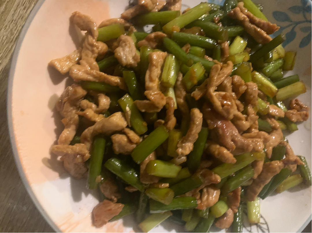 简单易做的下饭菜－蒜苔炒肉