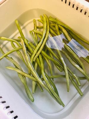 纯素美食｜干煸四季豆的做法 步骤1