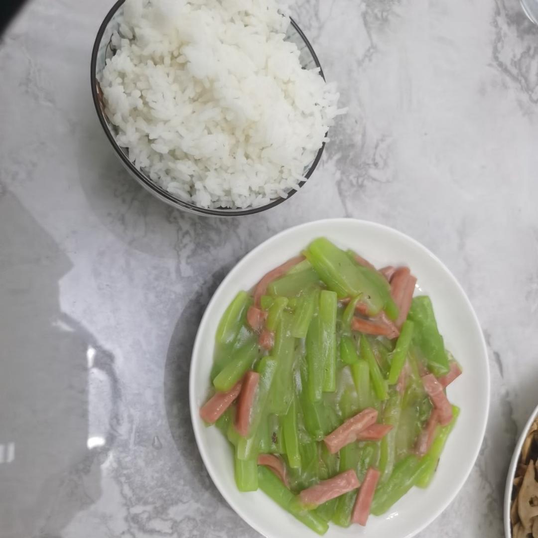鲜🉐️掉眉毛的莴笋炒火腿